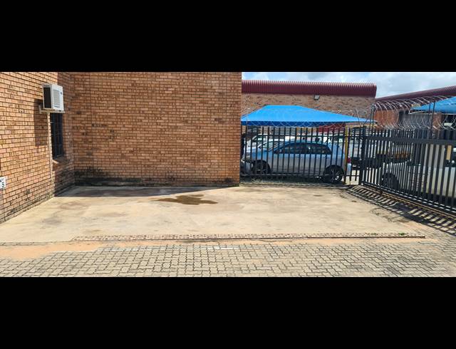 706M² WAREHOUSE SOLD IN WEST ACRES
